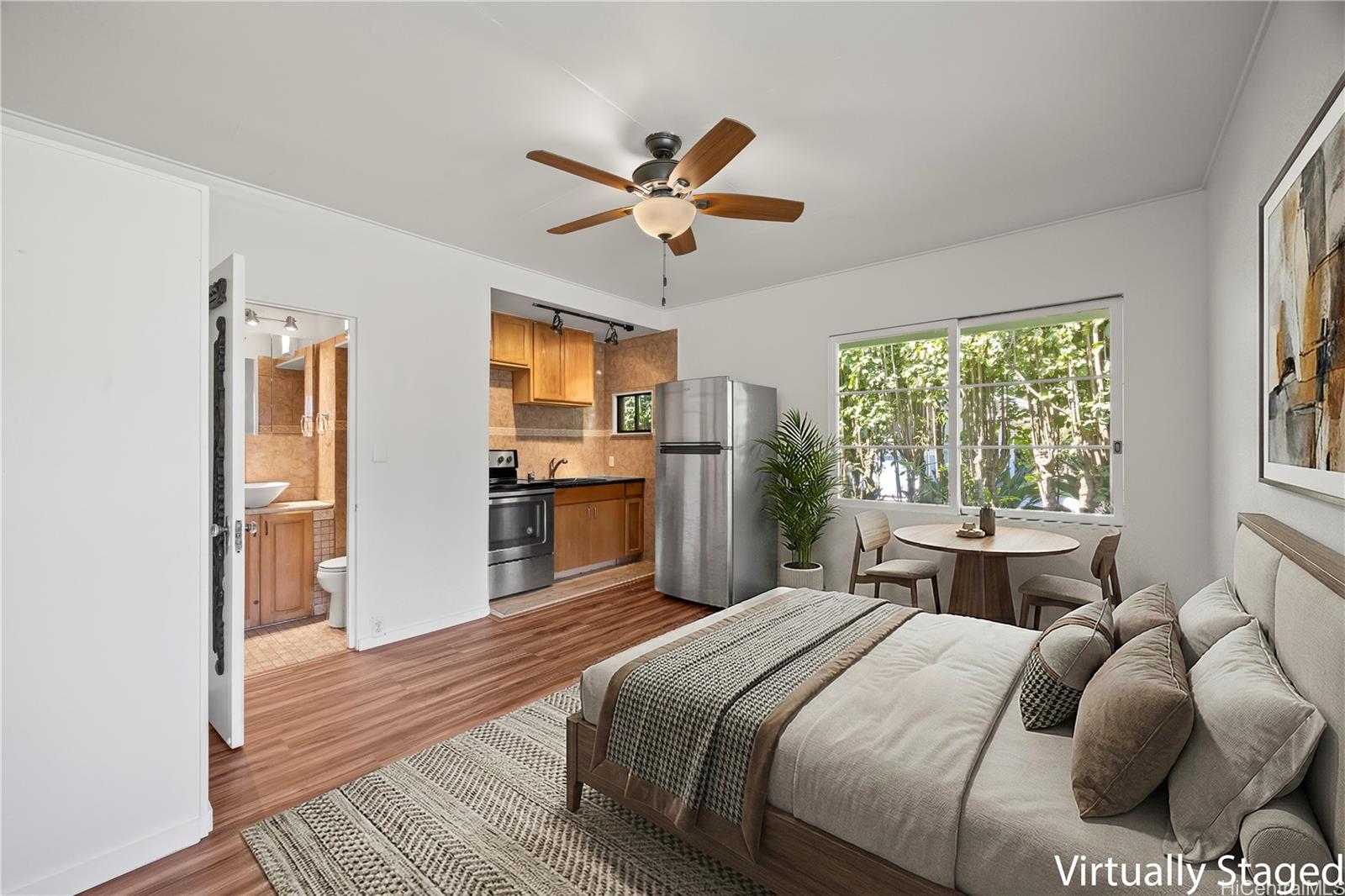 19 Hinalo Place Honolulu, HI 96817 - Photo 14 of 25 a bedroom with a large bed and a window