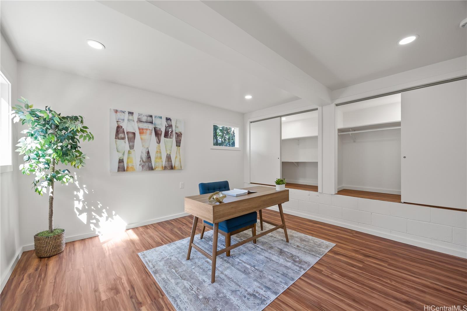 19 Hinalo Place Honolulu, HI 96817 - Photo 18 of 25 a living room with furniture and a wooden floor