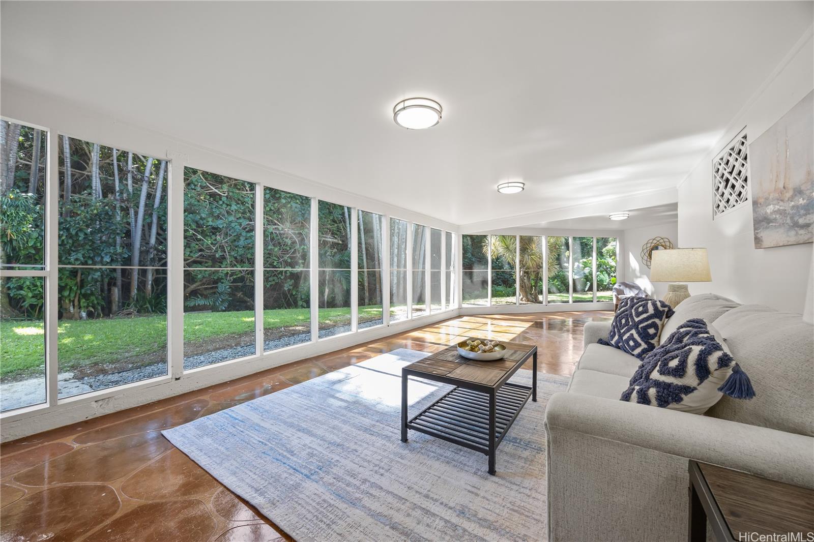 19 Hinalo Place Honolulu, HI 96817 - Photo 19 of 25 a living room with furniture and a large window