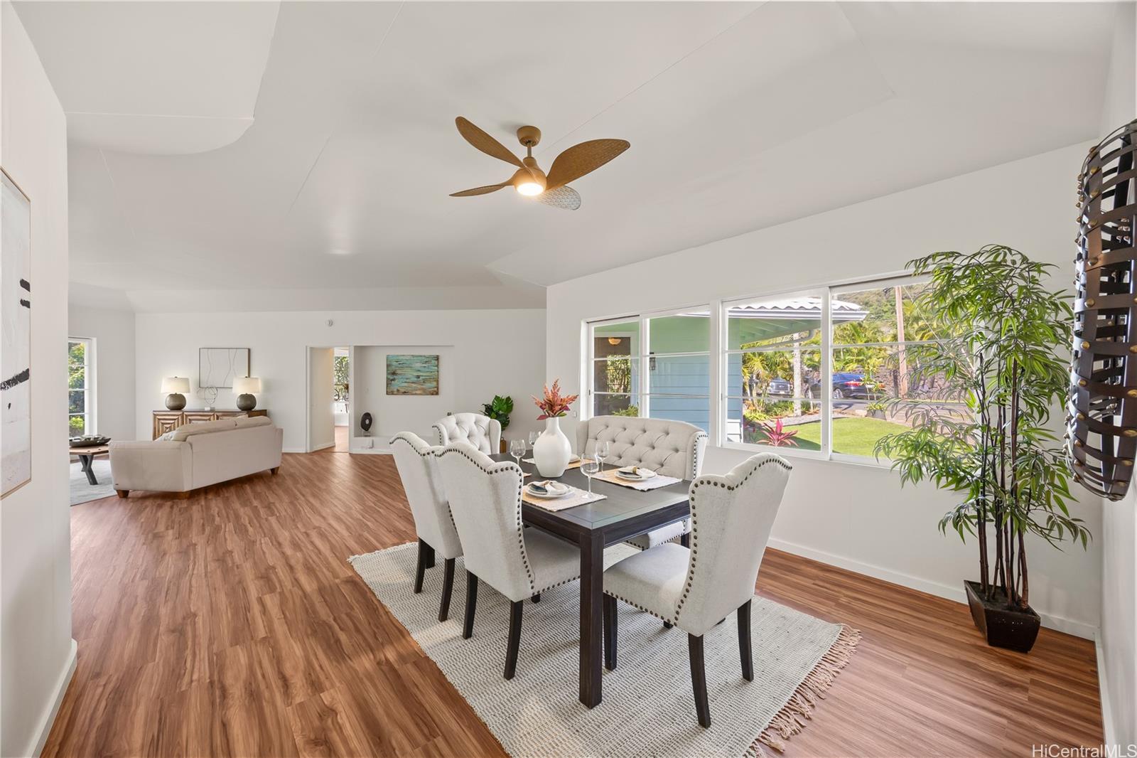 19 Hinalo Place Honolulu, HI 96817 - Photo 4 of 25 a living room with furniture and a wooden floor