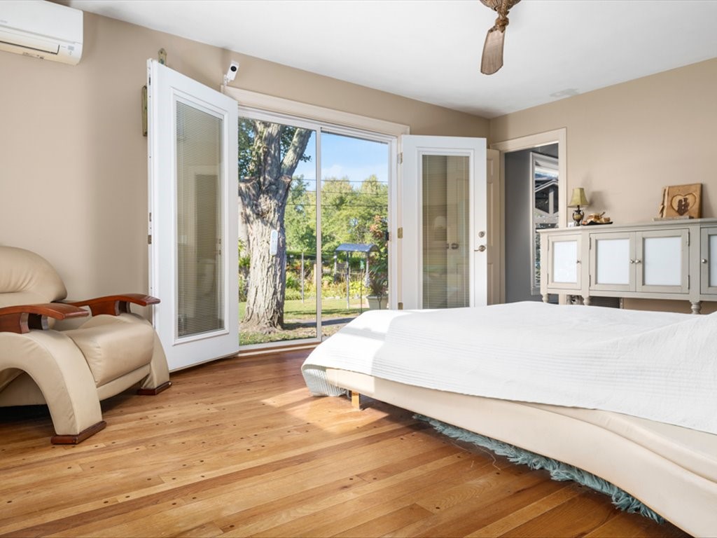 11 Dees Circle Warwick, RI 02889 - Photo 20 of 50 Primary En-Suite Bedroom