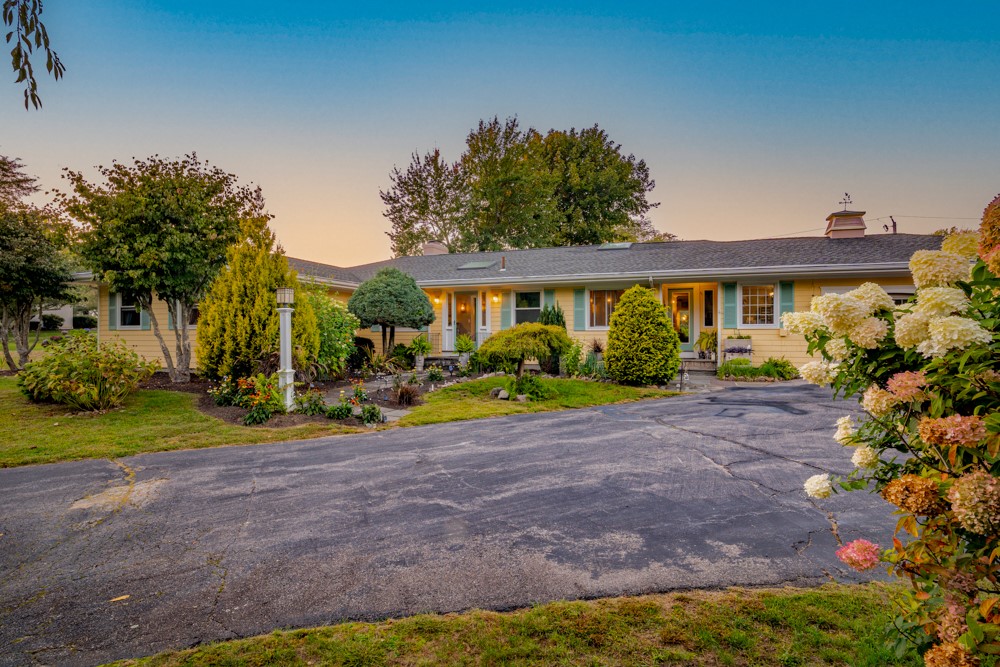 11 Dees Circle Warwick, RI 02889 - Photo 2 of 50