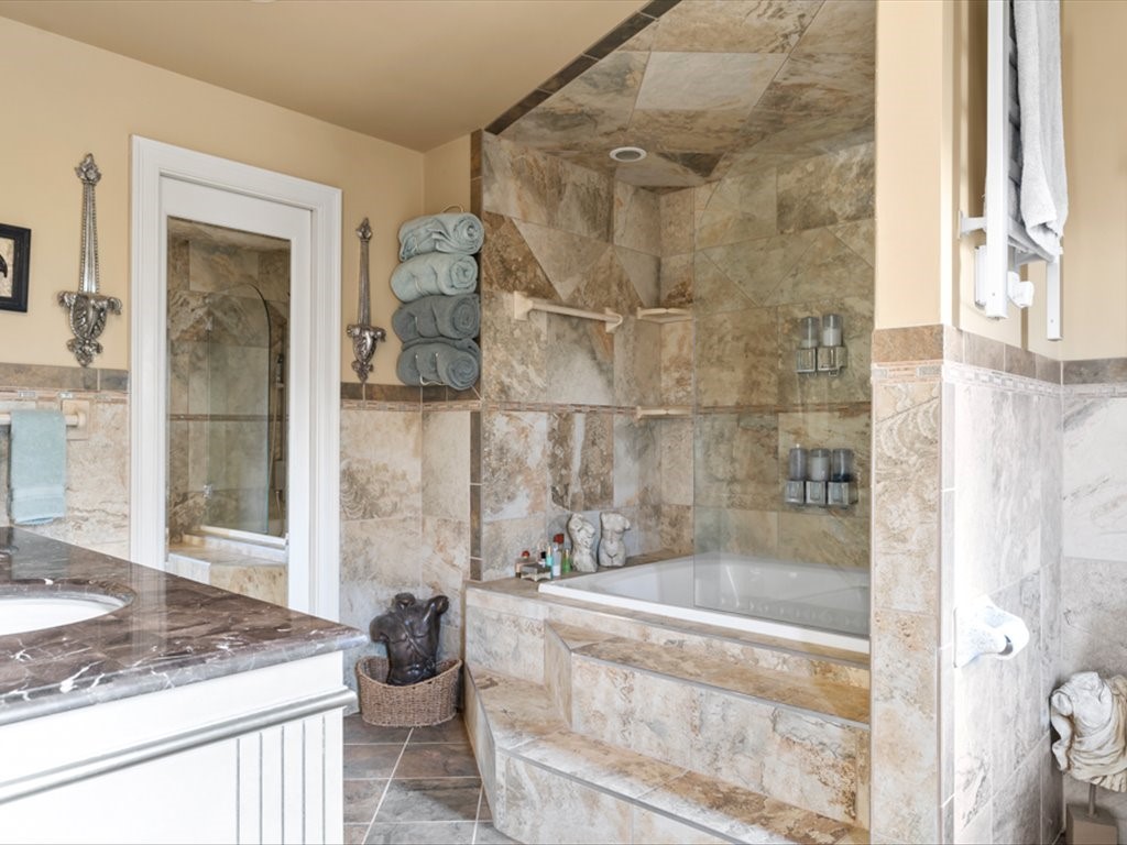 11 Dees Circle Warwick, RI 02889 - Photo 22 of 50 Primary En-Suite Bathroom