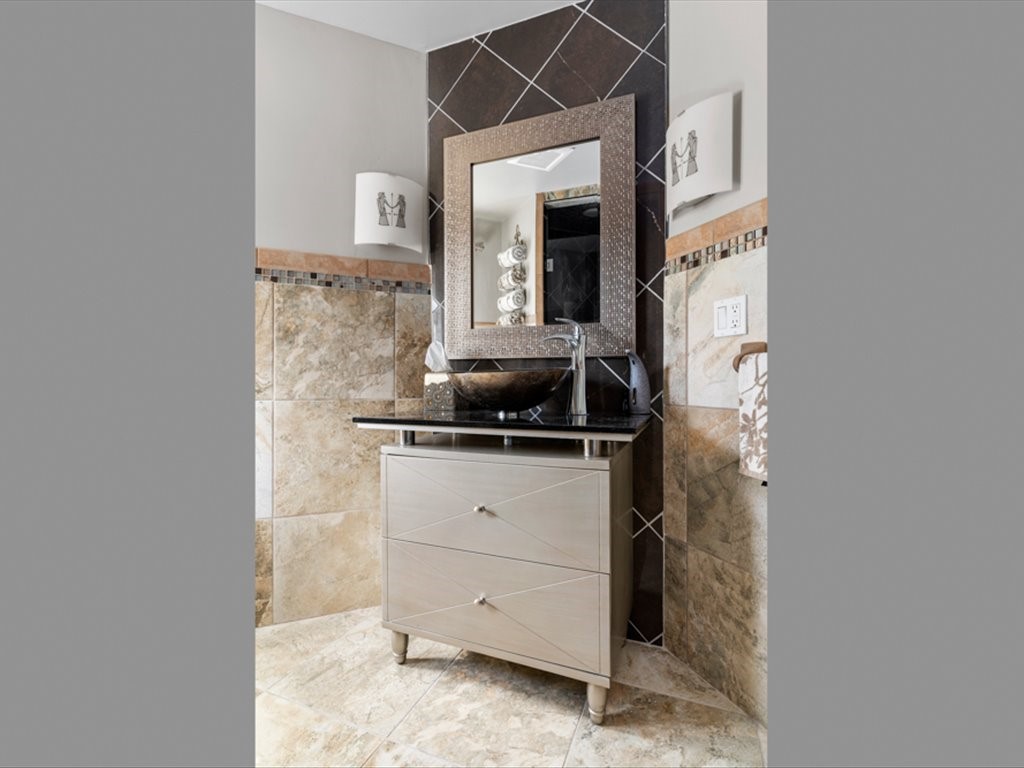 11 Dees Circle Warwick, RI 02889 - Photo 27 of 50 Guest En-Suite Bathroom