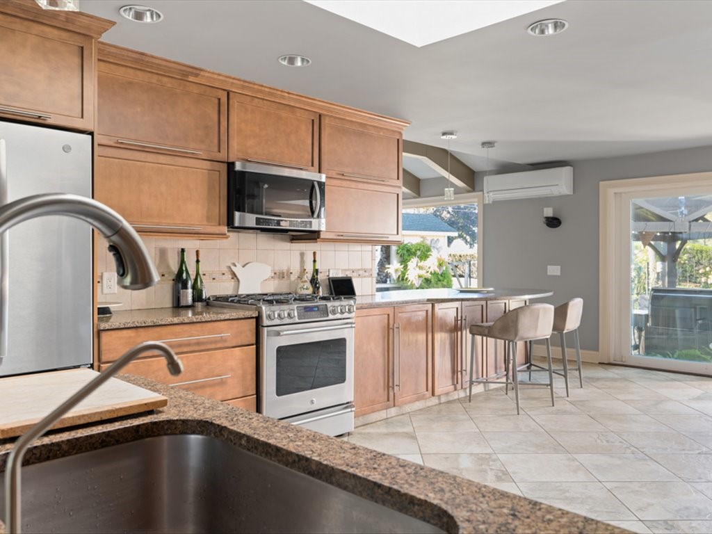 11 Dees Circle Warwick, RI 02889 - Photo 10 of 50