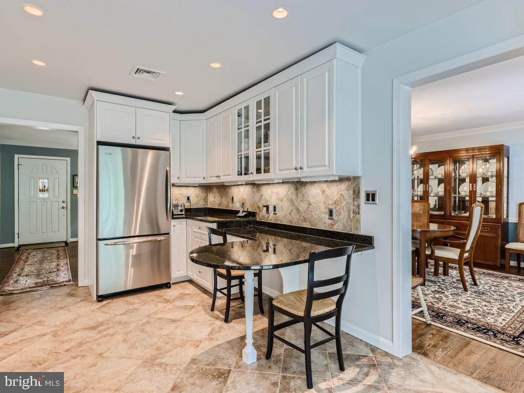 6120 Haddon Hall Road Baltimore, MD 21212 - Photo 12 of 34 Breakfast bar in kitchen