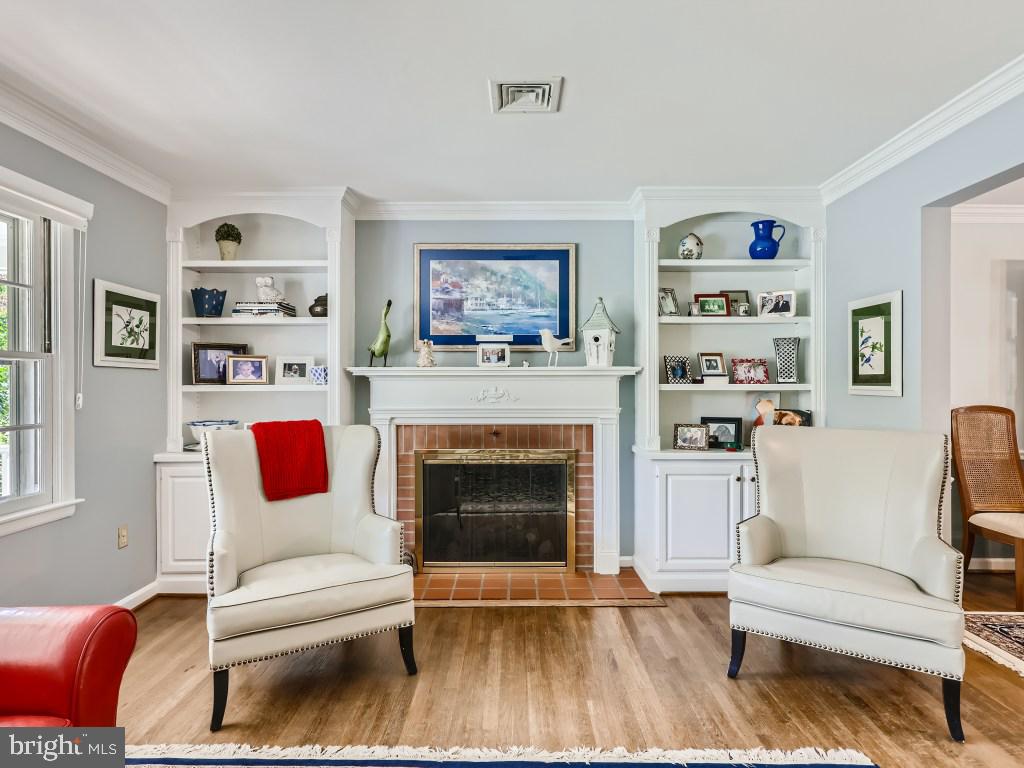 6120 Haddon Hall Road Baltimore, MD 21212 - Photo 8 of 34 Built ins and gas fireplace in family room