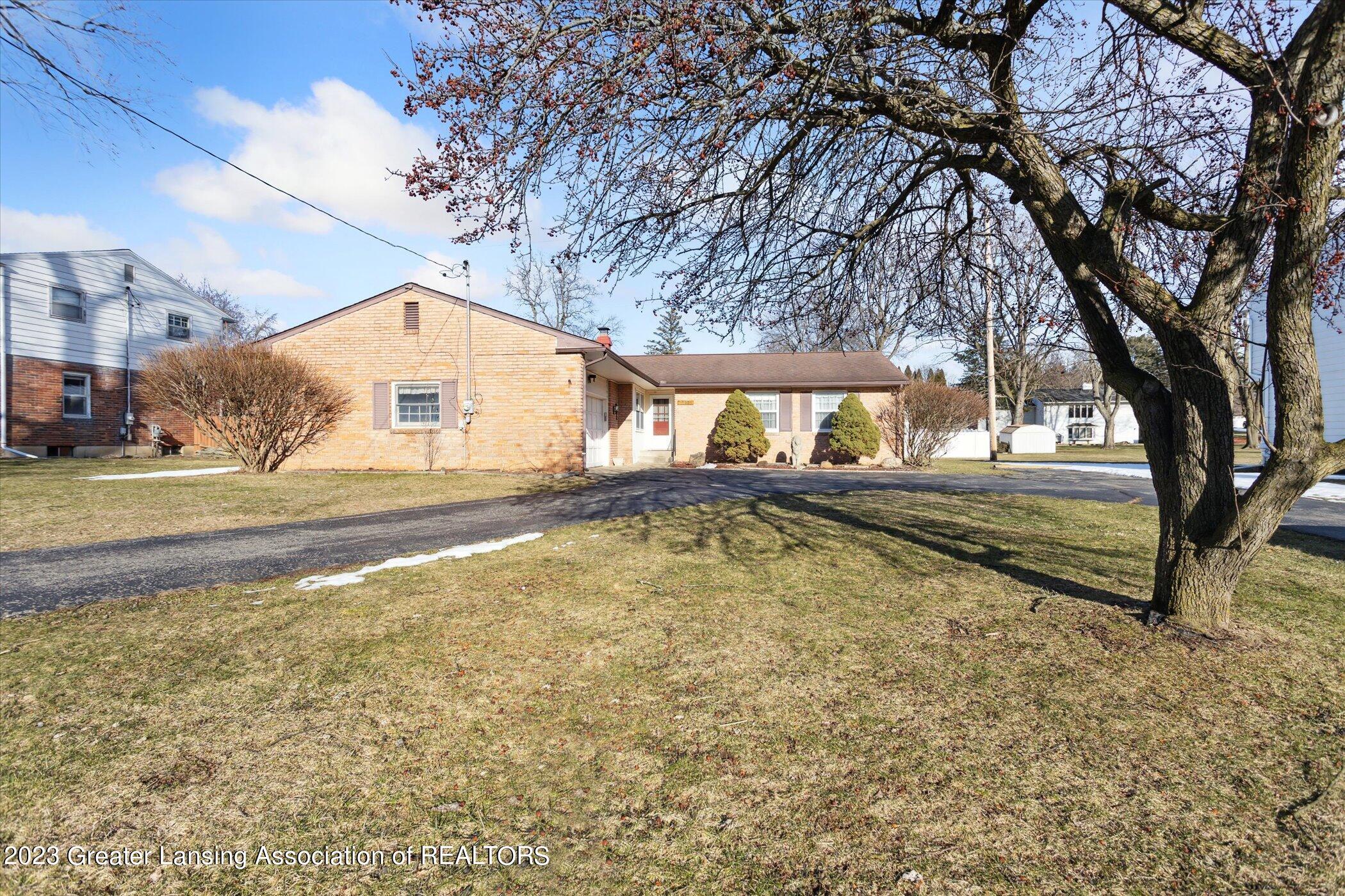 2455 Glengarry Road Jackson, MI 49203 - Photo 2 of 46 03-2455-Glengarry-Rd-Jackson-MI-49203-Wi