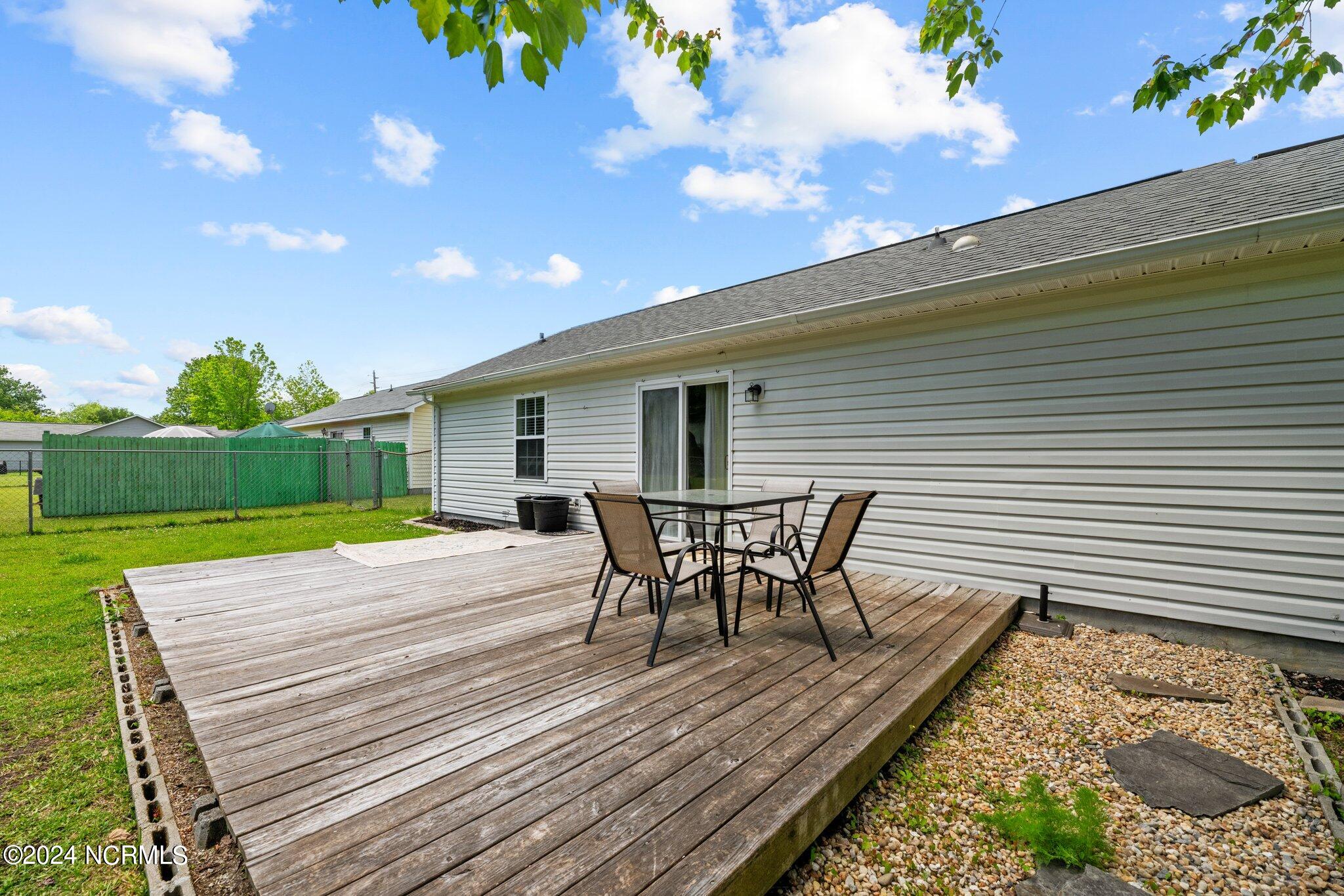 513 West Grantham Road New Bern, NC 28562 - Photo 23 of 24 Deck