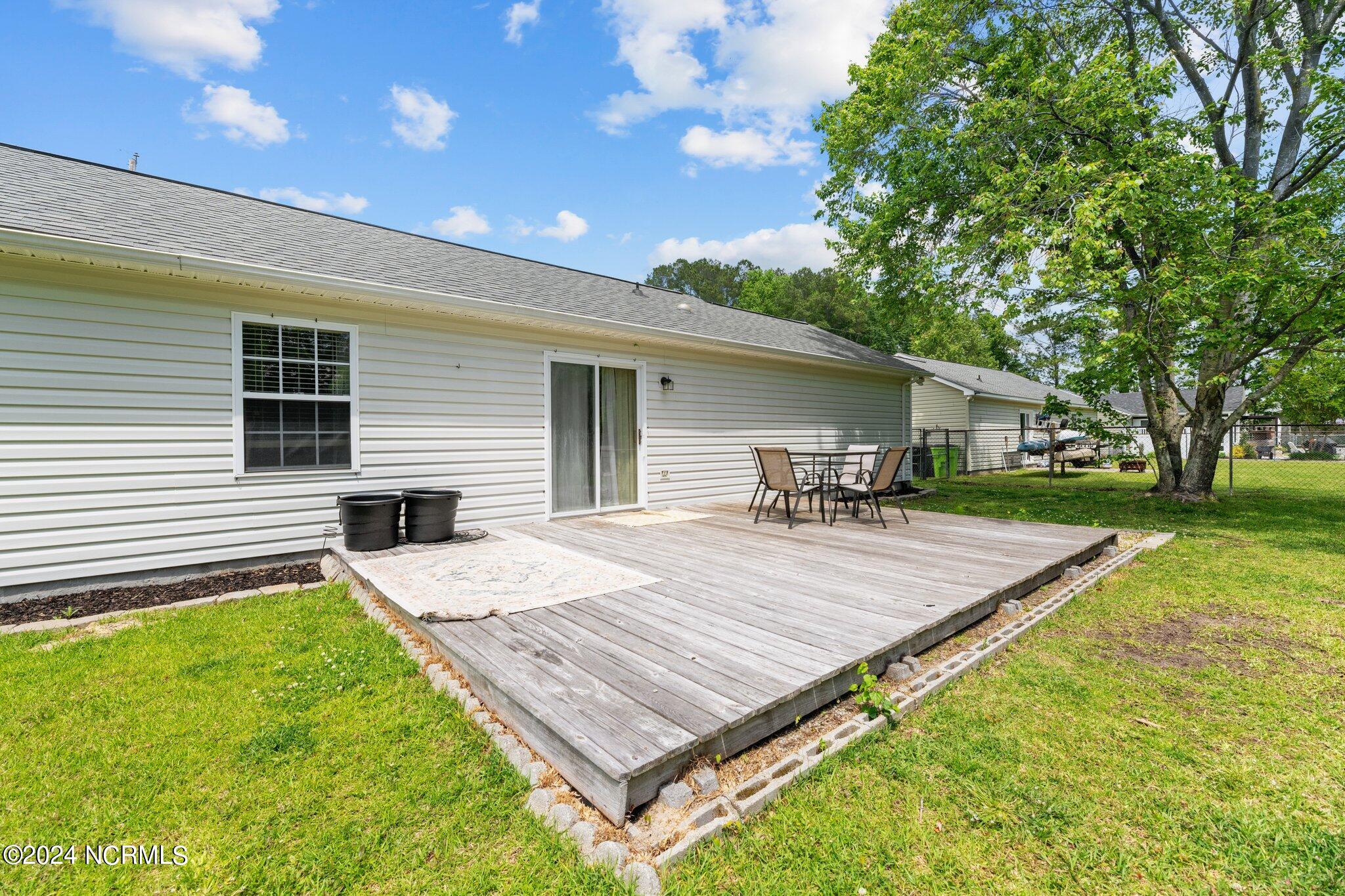 513 West Grantham Road New Bern, NC 28562 - Photo 24 of 24 Deck