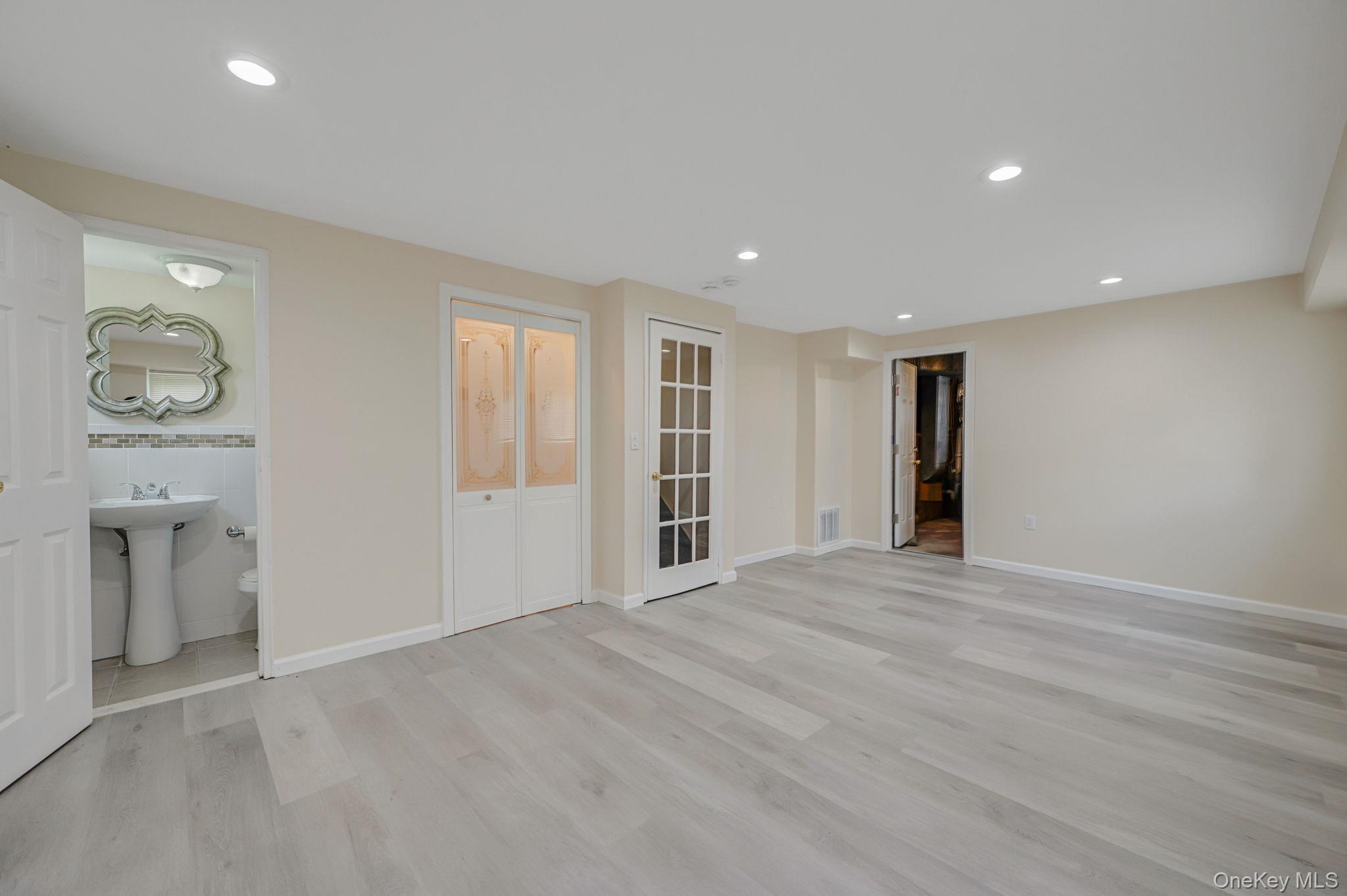 10 Laurie Road Brentwood, NY 11717 - Photo 21 of 29