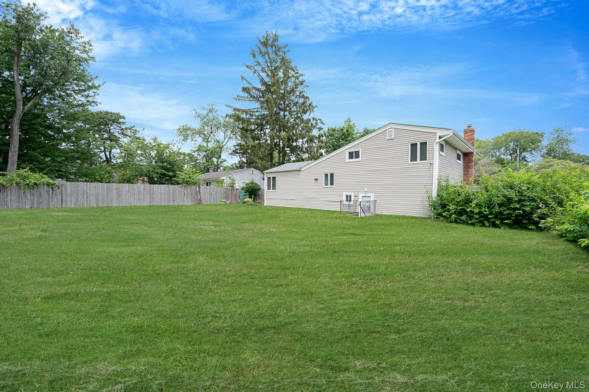 10 Laurie Road Brentwood, NY 11717 - Photo 28 of 29 View of yard