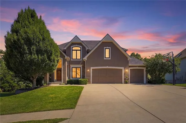 $775,000 | 7821 North Kirkwood Avenue, Kansas City, MO 64151