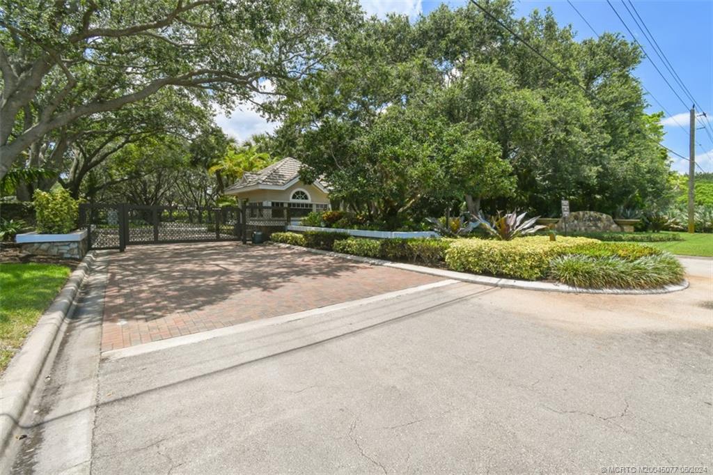 18797 Southeast River Ridge Road Jupiter, FL 33469 - Photo 69 of 72 Gated Entrance