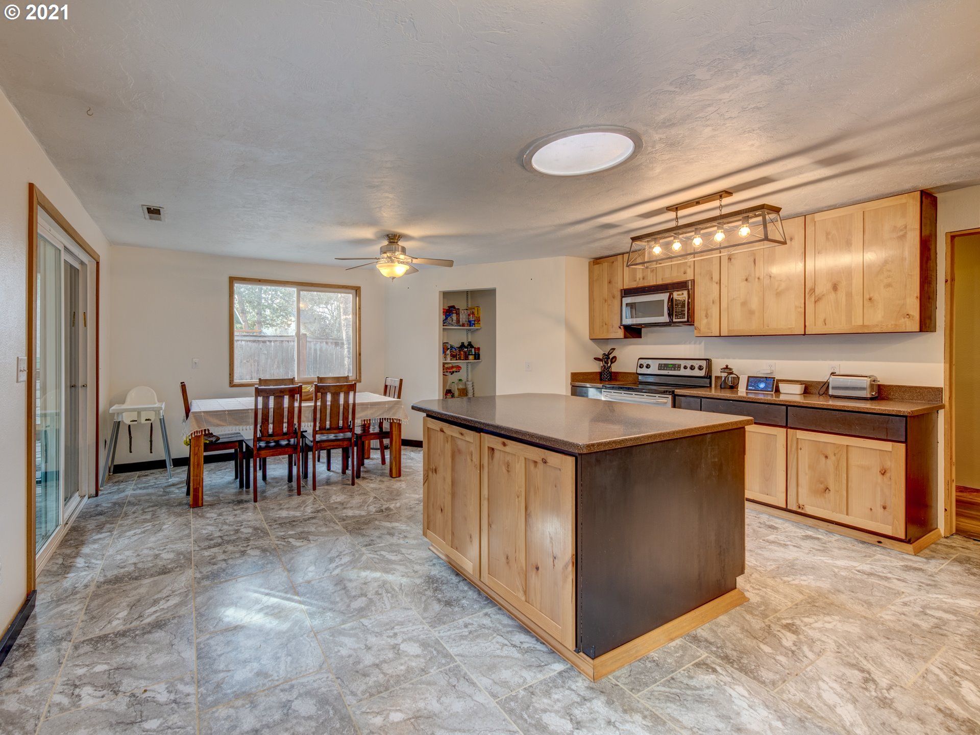 225 South 72nd Street Springfield, OR 97478 - Photo 7 of 31 Gallery Image 7
