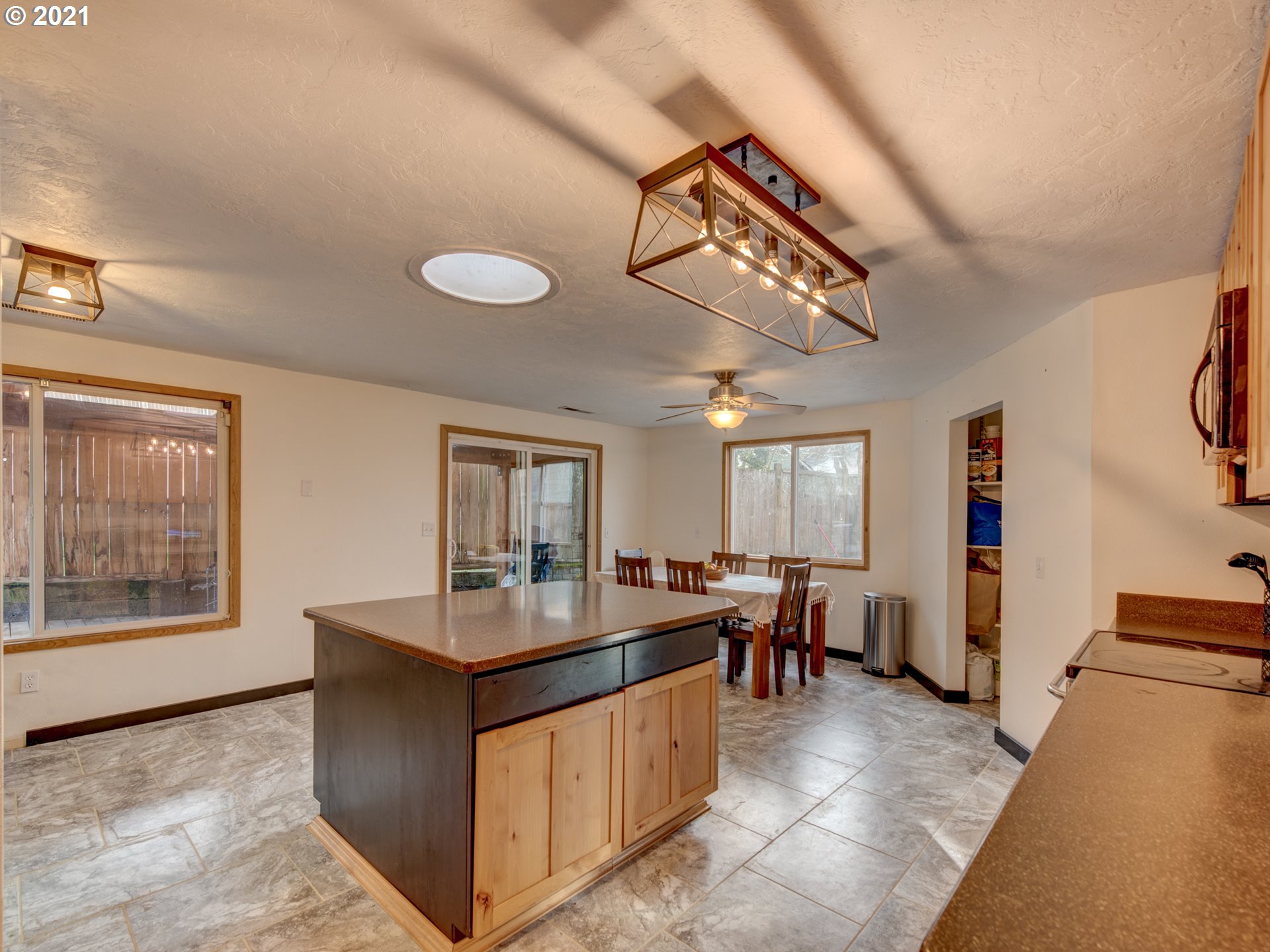 225 South 72nd Street Springfield, OR 97478 - Photo 9 of 31 Gallery Image 9