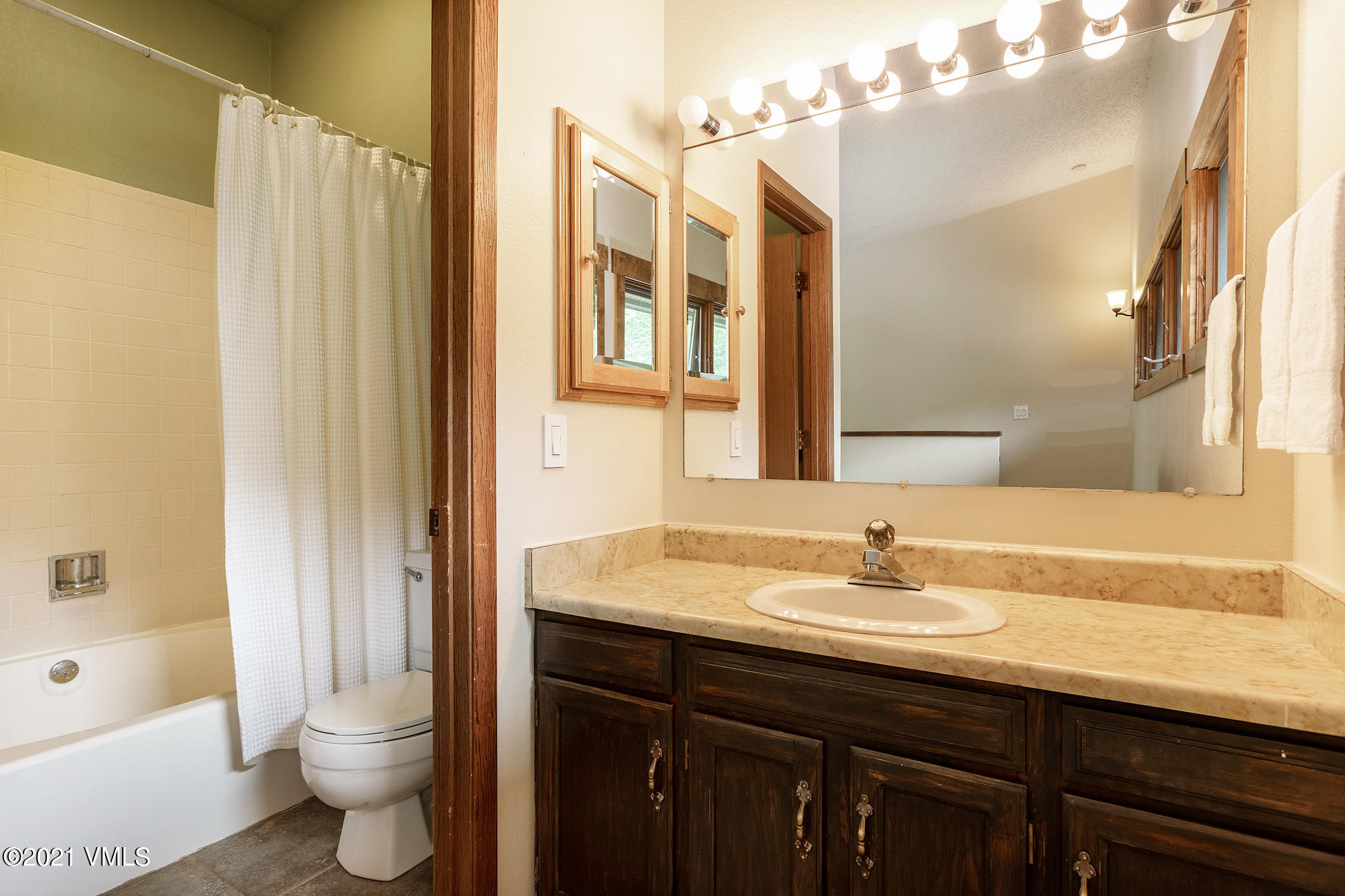 2753 Kinnickinnick Road, Unit B4 Vail, CO 81657 - Photo 20 of 25 20