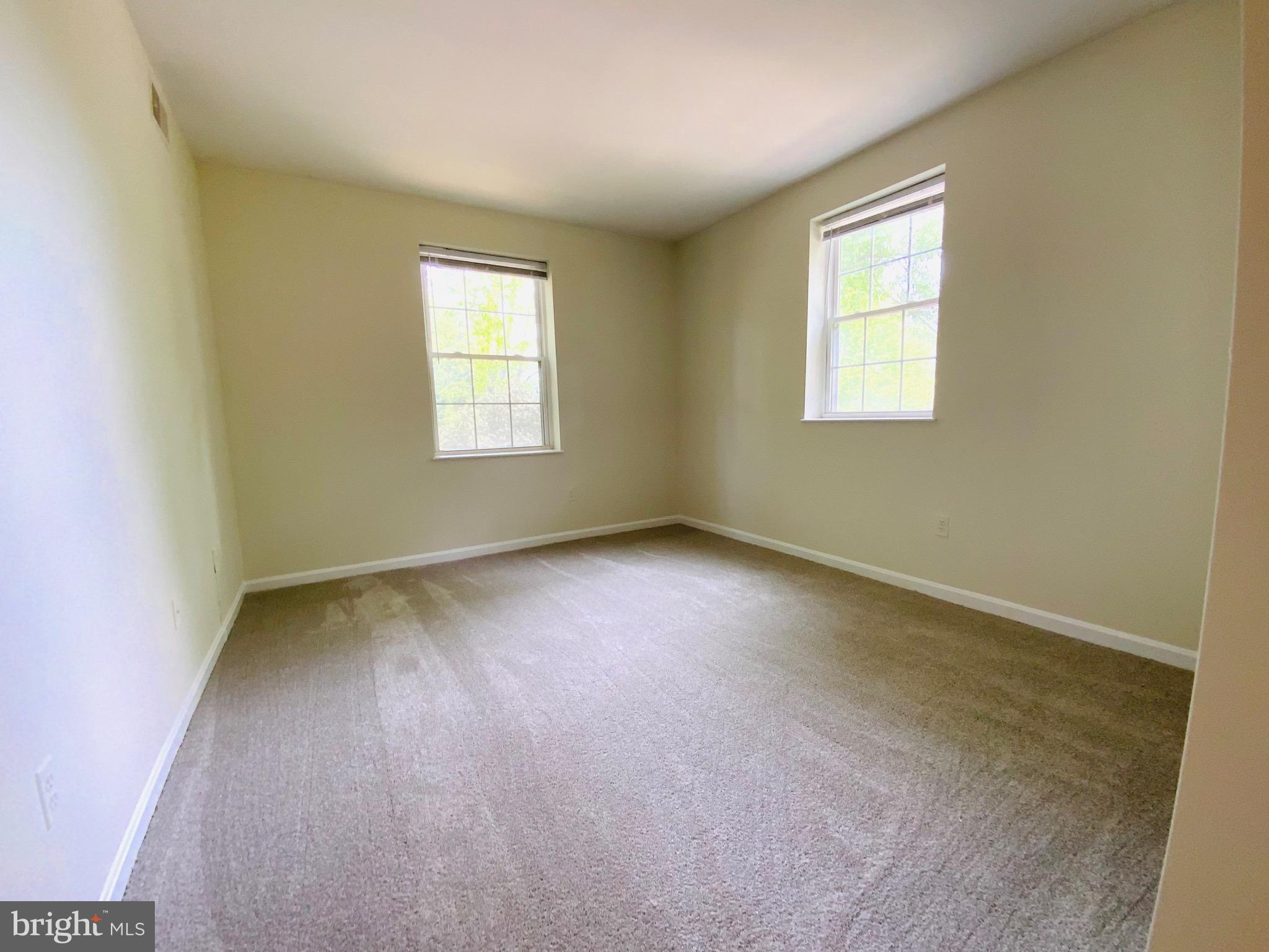 2007 Key Boulevard, Unit 586 Arlington, VA 22201 - Photo 7 of 11 Corner bedroom; no common walls.