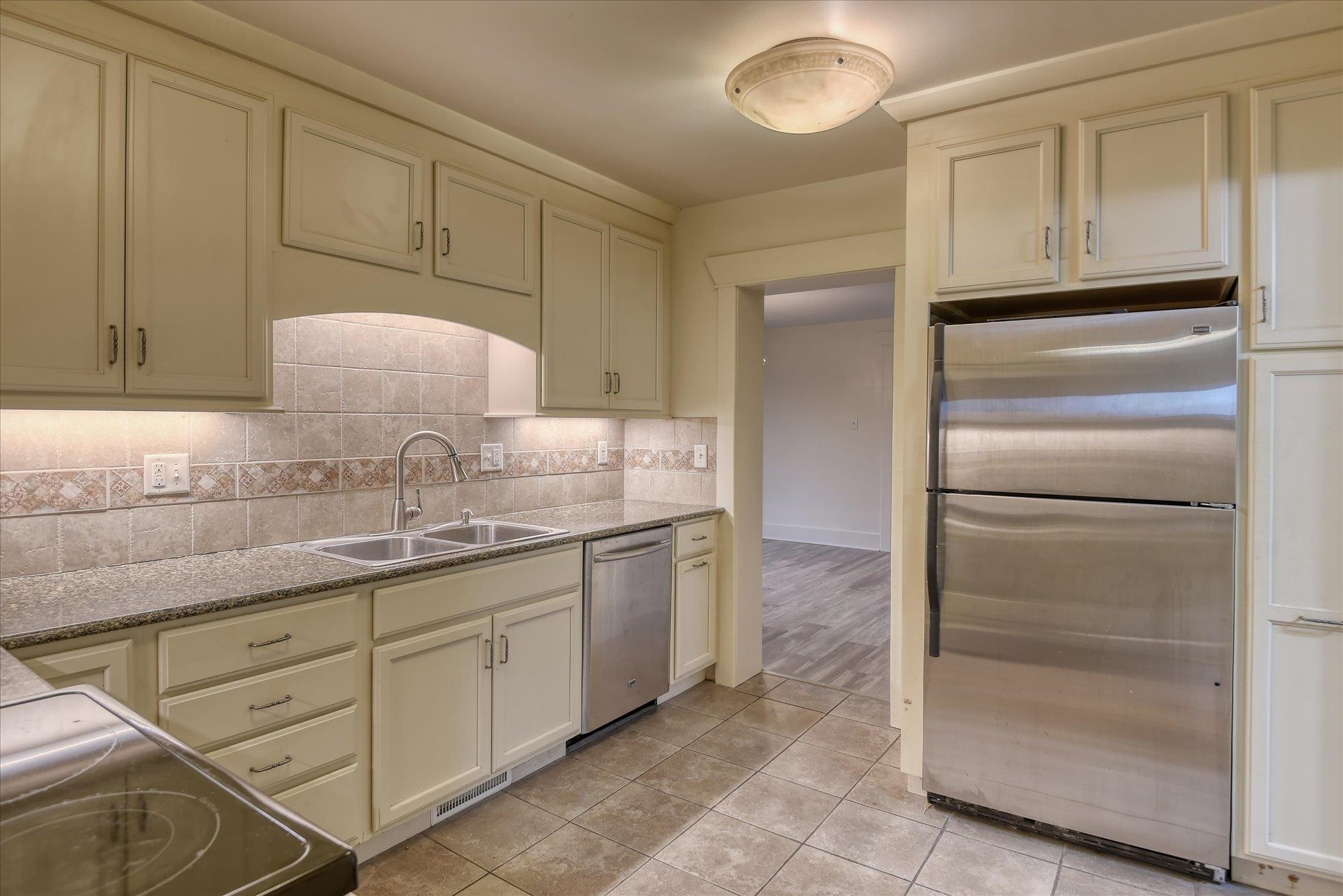 407 West Gordon Avenue Spokane, WA 99205 - Photo 11 of 27