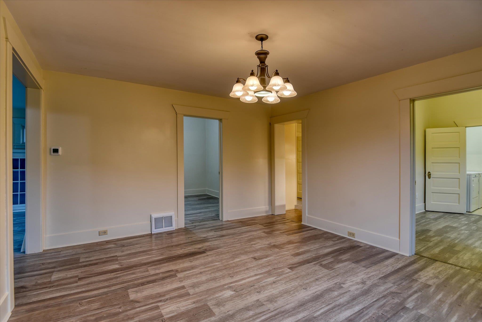 407 West Gordon Avenue Spokane, WA 99205 - Photo 8 of 27