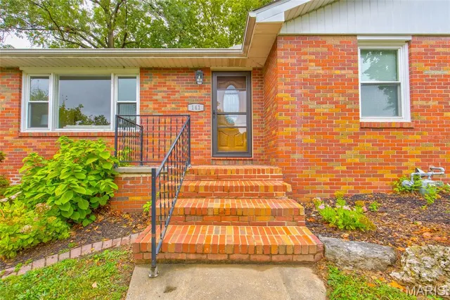 $219,900 | 141 South 9th Street, East Alton, IL 62024