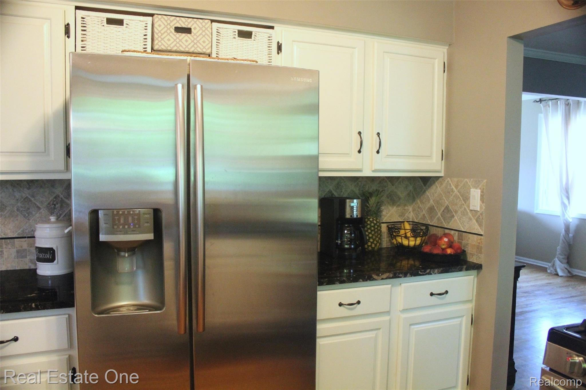 42244 Waterfall Road Northville, MI 48168 - Photo 14 of 55 kitchen coffee bar.JPG