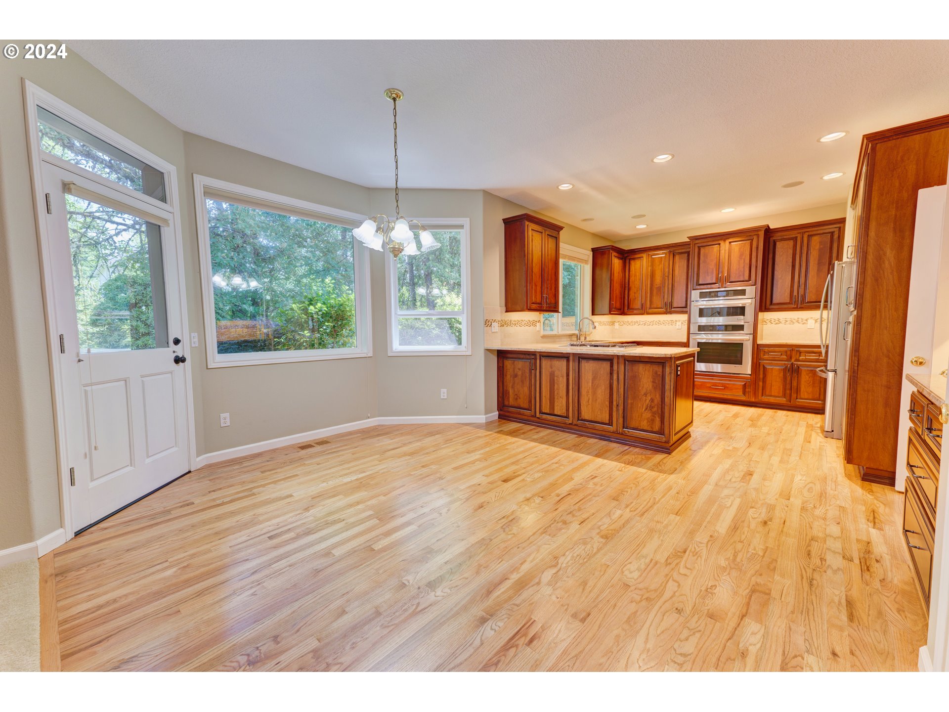 12464 Southwest Sheldrake Way Beaverton, OR 97007 - Photo 12 of 46 Kitchen/Nook