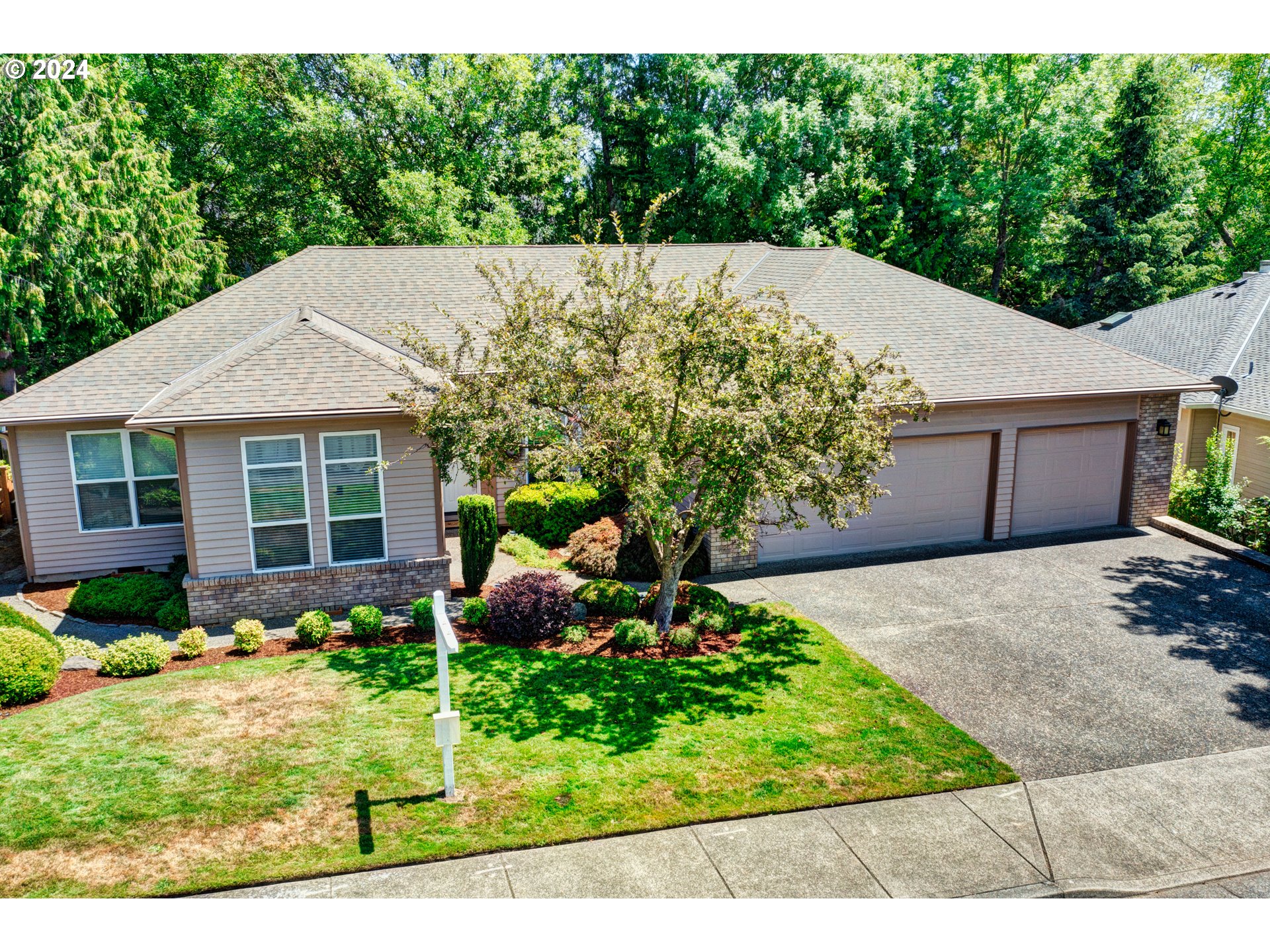 12464 Southwest Sheldrake Way Beaverton, OR 97007 - Photo 3 of 46 Gallery Image 3