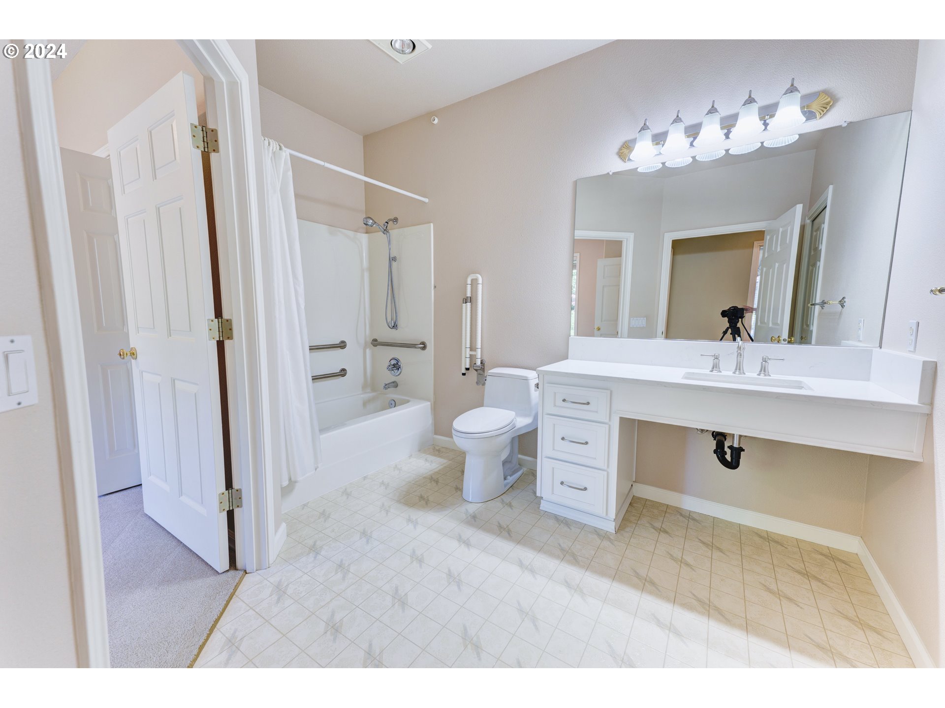 12464 Southwest Sheldrake Way Beaverton, OR 97007 - Photo 34 of 46 Bathroom, Continental