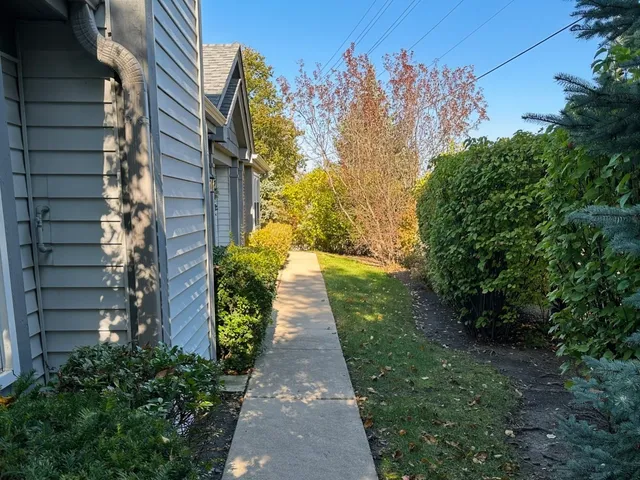 $425,900 | 393 Bentley Place, Buffalo Grove, IL 60089