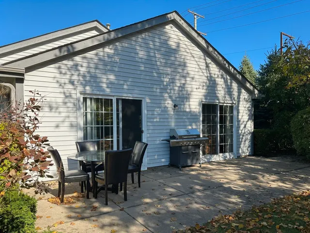 $425,900 | 393 Bentley Place, Buffalo Grove, IL 60089