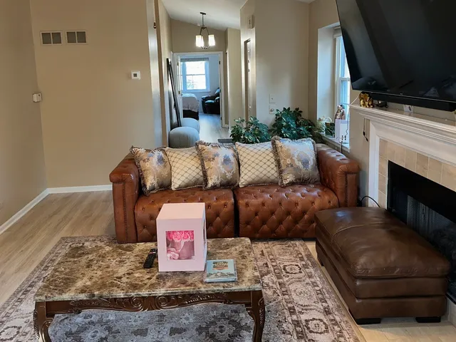 $425,900 | 393 Bentley Place, Buffalo Grove, IL 60089