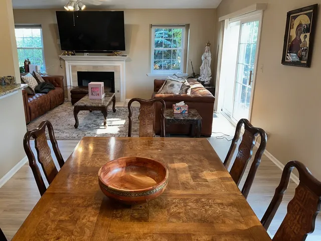 $425,900 | 393 Bentley Place, Buffalo Grove, IL 60089