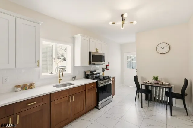 $549,000 | 204 Pine Street, Roselle, NJ 07203