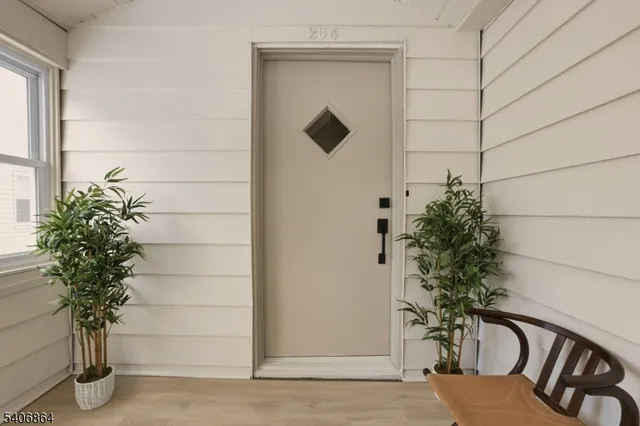 $549,000 | 204 Pine Street, Roselle, NJ 07203