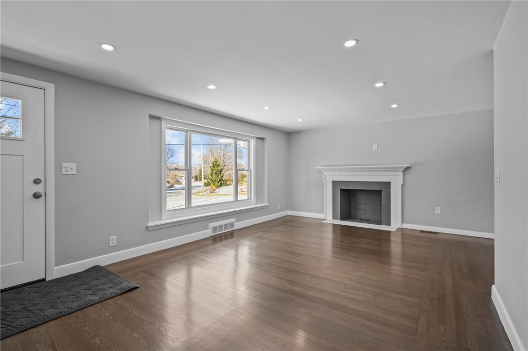 62 Old Spring Road Cranston, RI 02920 - Photo 8 of 16 Gallery Image 8