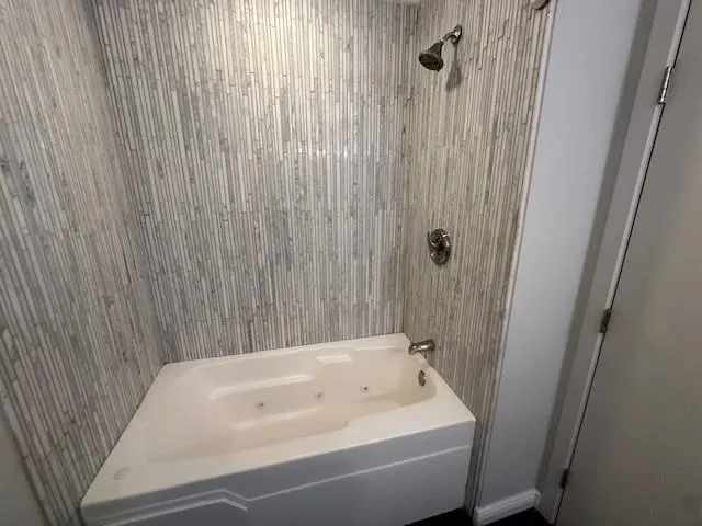 $180,000 | 2107 Grand Avenue, Unit 1009, Kansas City, MO 64108