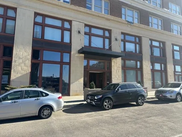 $180,000 | 2107 Grand Avenue, Unit 1009, Kansas City, MO 64108