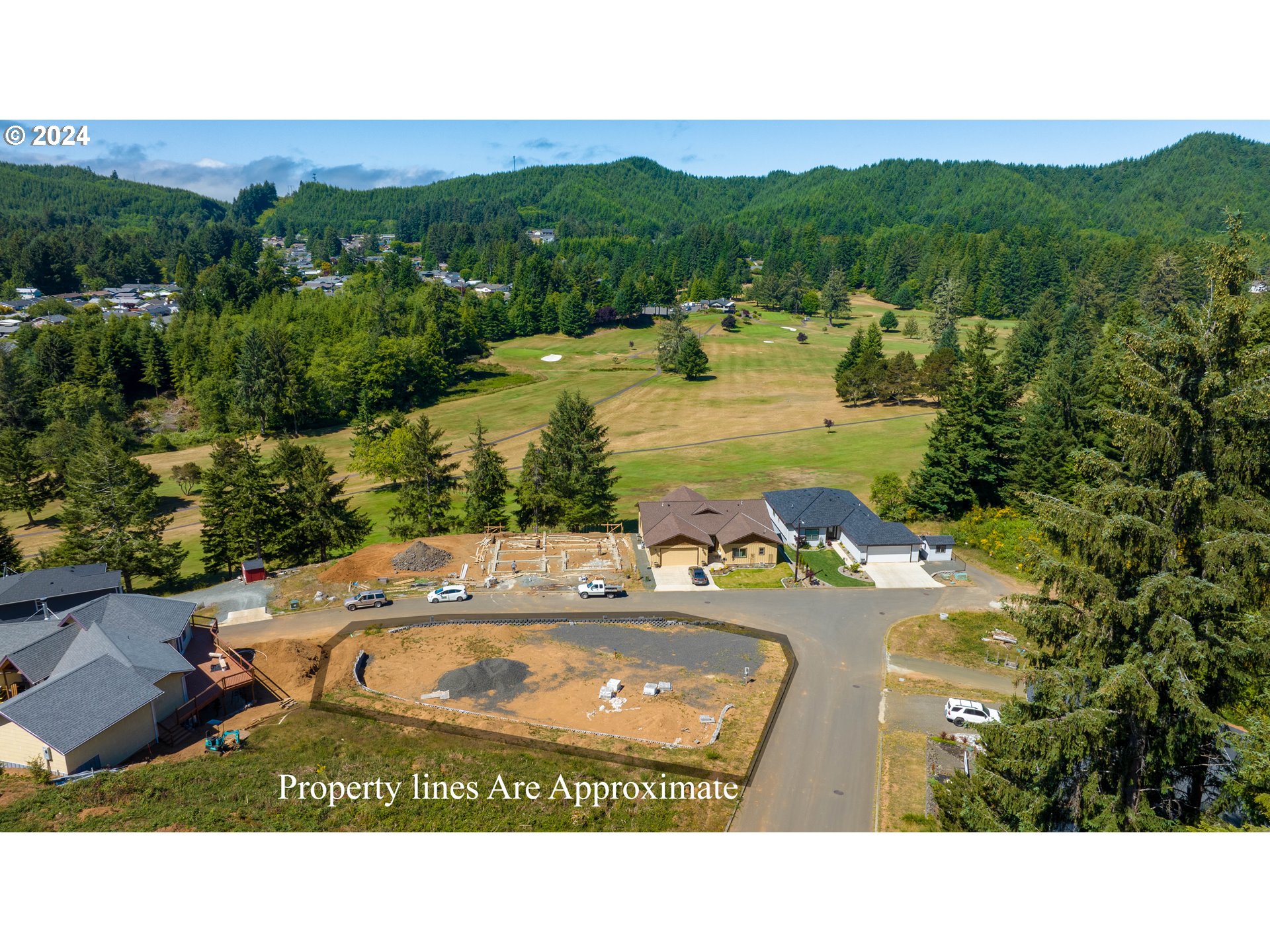 856 Masters Court Reedsport, OR 97467 - Photo 2 of 9 a view of a swimming pool with a yard