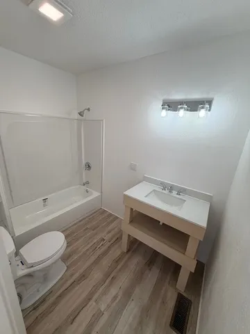 $155,900 | 602 West Cherry Street, McLeansboro, IL 62859