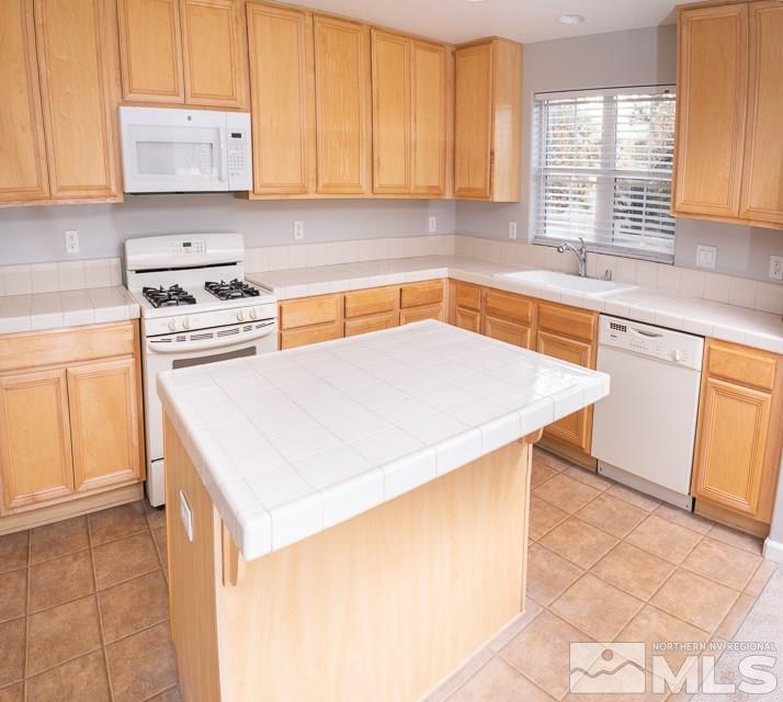 1654 Lone Oak Trail Reno, NV 89523 - Photo 5 of 22 a kitchen that has a sink and a stove in it