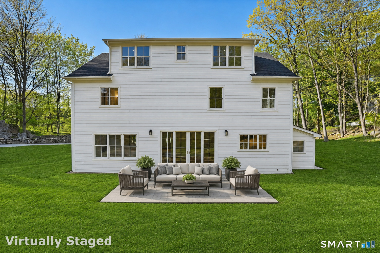 20 Locust Hill Road Darien, CT 06820 - Photo 27 of 31 Outdoor patio