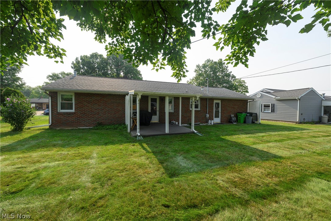 318 South Reeves Avenue Dover, OH 44622 - Photo 4 of 20
