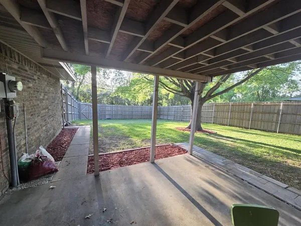 $279,990 | 521 Newcastle Drive, DeSoto, TX 75115