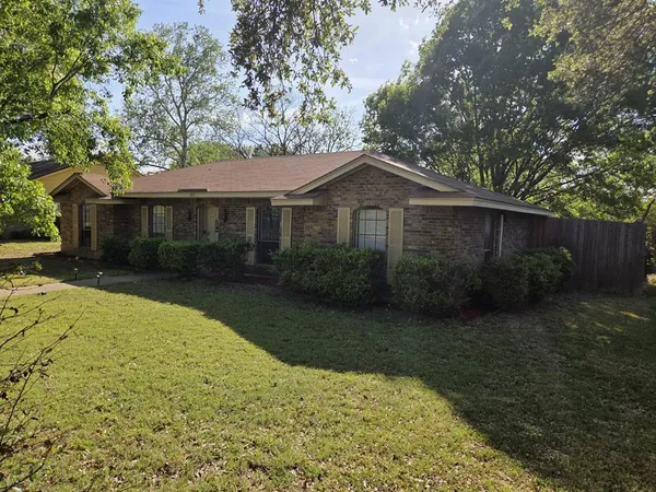 $279,990 | 521 Newcastle Drive, DeSoto, TX 75115