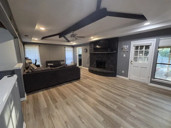 $279,990 | 521 Newcastle Drive, DeSoto, TX 75115
