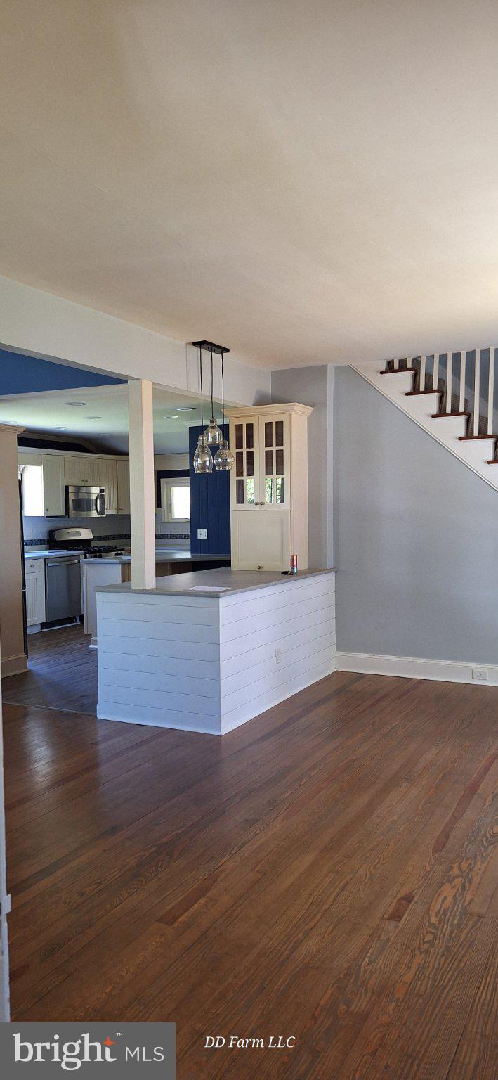 231 West Pine Street Georgetown, DE 19947 - Photo 22 of 26 Spacious entryway with modern charm.