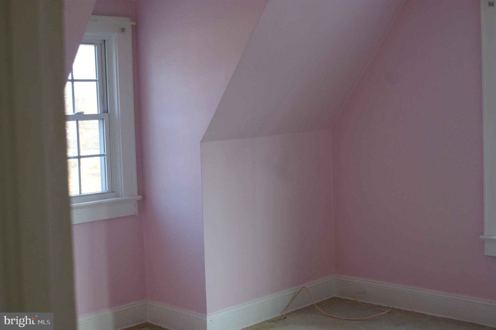 231 West Pine Street Georgetown, DE 19947 - Photo 9 of 26 a small space with a window