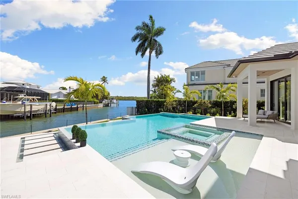 a view of a house with backyard and a garden