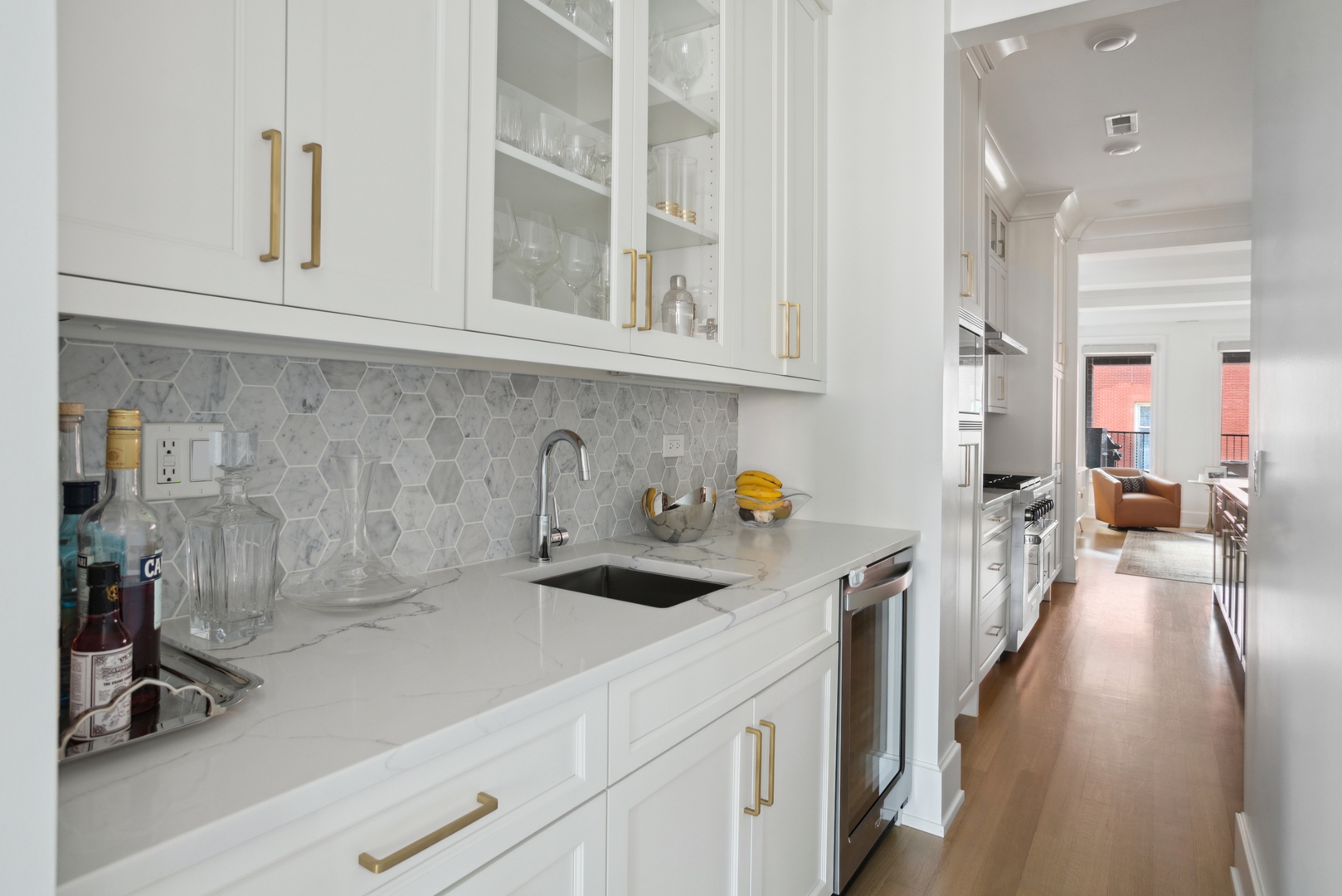 2020 North Howe Street, Unit 3S Chicago, IL 60614 - Photo 7 of 31 a kitchen with a sink and cabinets